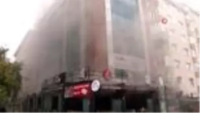 Son dakika... Ataşehir'de restoranda korkutan yangın Son dakika... Ataşehir'de restoranda korkutan yangın