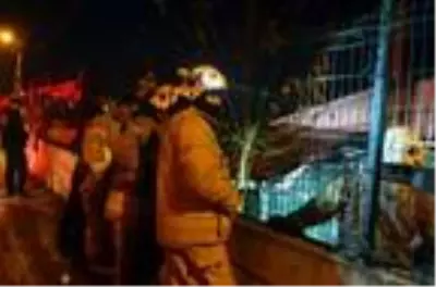 Avcılar'da halı sahanın yanındaki trafo alev alev yandı Avcılar'da halı sahanın yanındaki trafo alev alev yandı