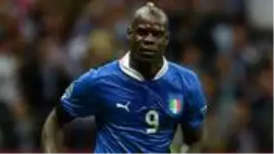 Beşiktaş'ın kapısından dönen Balotelli, İngiliz ekibi Barnsley'ye transfer oluyor Beşiktaş'ın kapısından dönen Balotelli, İngiliz ekibi Barnsley'ye transfer oluyor