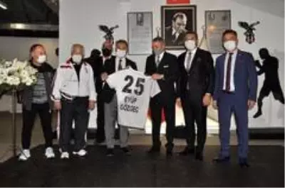 Ahmet Nur Çebi, boks ve güreş federasyonlarının başkanlarını ağırladı Ahmet Nur Çebi, boks ve güreş federasyonlarının başkanlarını ağırladı