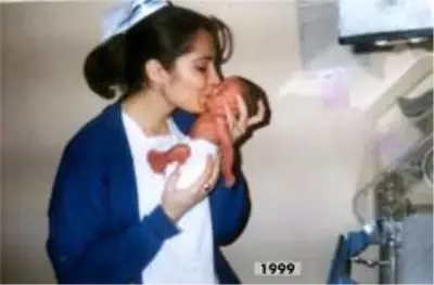 Beyzanur bebek 21 yıl sonra teşekkür etti Beyzanur bebek 21 yıl sonra teşekkür etti