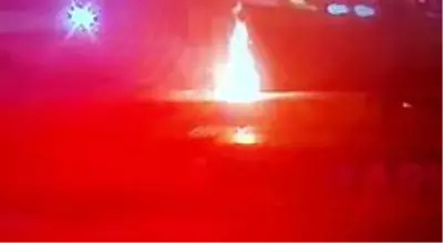 Bolu'da park halindeki tekstil ürünü yüklü tırın dorsesi alev alev yandı Bolu'da park halindeki tekstil ürünü yüklü tırın dorsesi alev alev yandı