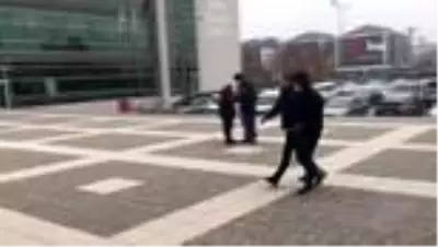 Bolu'da, uyuşturucuyla yakalanan şüpheli adliyeye sevk edildi Bolu'da, uyuşturucuyla yakalanan şüpheli adliyeye sevk edildi