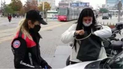 Bursa'da polisler sigara ve maske denetimini arttırdı Bursa'da polisler sigara ve maske denetimini arttırdı