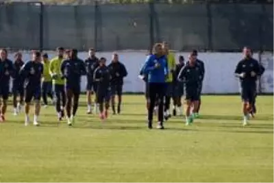 Denizlispor'da 3 oyuncu takımdan ayrı çalıştı Denizlispor'da 3 oyuncu takımdan ayrı çalıştı