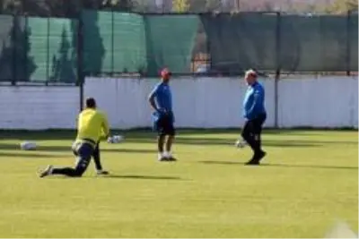 Denizlispor'da 3 oyuncu takımdan ayrı çalıştı Denizlispor'da 3 oyuncu takımdan ayrı çalıştı