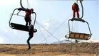 Erciyes'te kayak sezonu öncesi kurtarma tatbikatı Erciyes'te kayak sezonu öncesi kurtarma tatbikatı