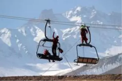 - Erciyes'te teleferik tatbikatı- Teleferikte mahsur kalanlar film sahnelerini aratmayan görüntülerle kurtarıldı- Erciyes A.Ş. Genel Müdür Yardımcısı... - Erciyes'te teleferik tatbikatı- Teleferikte mahsur kalanlar film sahnelerini aratmayan görüntülerle kurtarıldı- Erciyes A.Ş. Genel Müdür Yardımcısı...