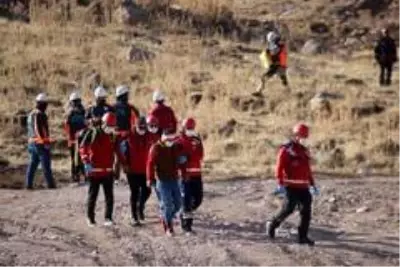 - Erciyes'te teleferik tatbikatı- Teleferikte mahsur kalanlar film sahnelerini aratmayan görüntülerle kurtarıldı- Erciyes A.Ş. Genel Müdür Yardımcısı... - Erciyes'te teleferik tatbikatı- Teleferikte mahsur kalanlar film sahnelerini aratmayan görüntülerle kurtarıldı- Erciyes A.Ş. Genel Müdür Yardımcısı...