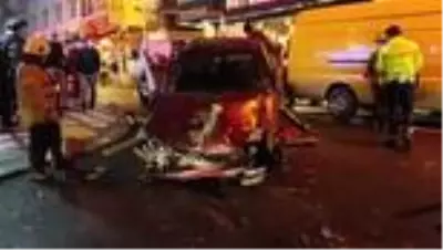 Esenler'de 6 araç ve duvara çarparak durabilen otomobilin sürücüsü yaralandı Esenler'de 6 araç ve duvara çarparak durabilen otomobilin sürücüsü yaralandı