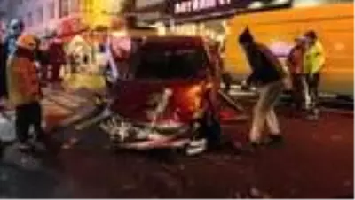Esenler'de 6 araç ve duvara çarparak durabilen otomobilin sürücüsü yaralandı Esenler'de 6 araç ve duvara çarparak durabilen otomobilin sürücüsü yaralandı