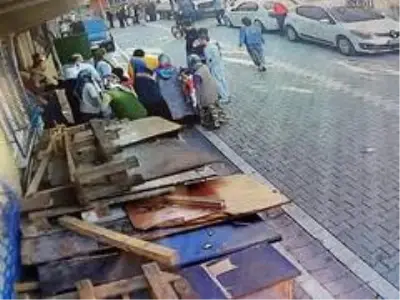 Esenyurt'ta baz istasyonu yüzünden tekme tokat kavga Esenyurt'ta baz istasyonu yüzünden tekme tokat kavga