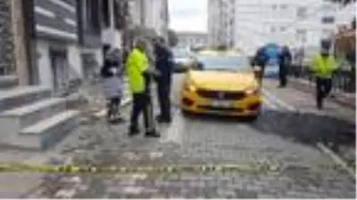 Esenyurt'ta feci kaza; sokakta oynayan 4 yaşındaki çocuk taksinin altında kaldı Esenyurt'ta feci kaza; sokakta oynayan 4 yaşındaki çocuk taksinin altında kaldı
