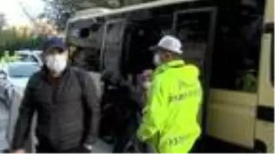 Esenyurt'ta yine aynı manzara; ayakta yolcu taşıyan minibüsçülere ceza Esenyurt'ta yine aynı manzara; ayakta yolcu taşıyan minibüsçülere ceza
