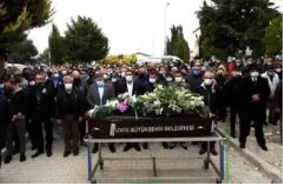 Gazeteci Nedim Demirağ Çeşme'de toprağa verildi Gazeteci Nedim Demirağ Çeşme'de toprağa verildi