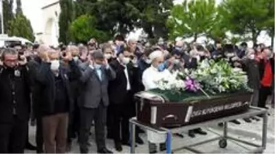 Gazeteci Nedim Demirağ Çeşme'de toprağa verildi Gazeteci Nedim Demirağ Çeşme'de toprağa verildi