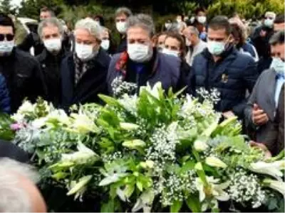 Gazeteci Nedim Demirağ Çeşme'de toprağa verildi Gazeteci Nedim Demirağ Çeşme'de toprağa verildi