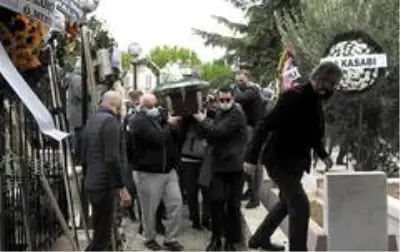 Gazeteci Nedim Demirağ Çeşme'de toprağa verildi Gazeteci Nedim Demirağ Çeşme'de toprağa verildi