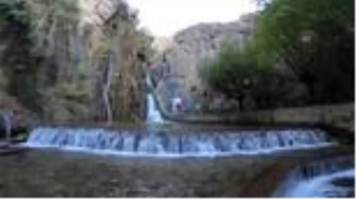 Günpınar Şelalesi sonbahar renkleriyle büyülüyor