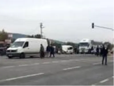 Harfiyat kamyonu 11 araca çarptı o anlar güvenlik kamerasına yansıdı Harfiyat kamyonu 11 araca çarptı o anlar güvenlik kamerasına yansıdı