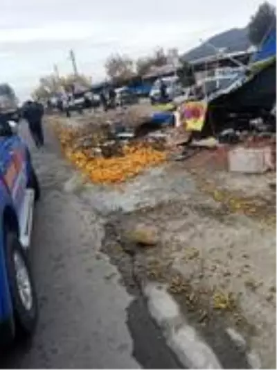 Harfiyat kamyonu 11 araca çarptı o anlar güvenlik kamerasına yansıdı Harfiyat kamyonu 11 araca çarptı o anlar güvenlik kamerasına yansıdı