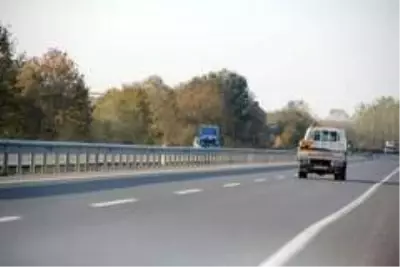 Hastalıklı ineği keserek etlerini parçalayan 3 kişi jandarmaya yakalandı Hastalıklı ineği keserek etlerini parçalayan 3 kişi jandarmaya yakalandı