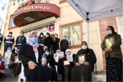 HDP önündeki ailelerin çığlığı büyüyor, eyleme katımlar devam ediyor