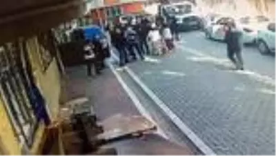 (İSTANBUL - Özel) Esenyurt'ta baz istasyonu yüzünden tekme tokat kavga (İSTANBUL - Özel) Esenyurt'ta baz istasyonu yüzünden tekme tokat kavga