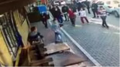 (İSTANBUL - Özel) Esenyurt'ta baz istasyonu yüzünden tekme tokat kavga (İSTANBUL - Özel) Esenyurt'ta baz istasyonu yüzünden tekme tokat kavga