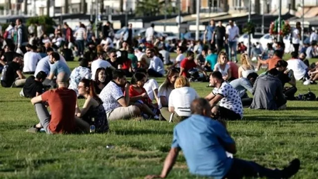 İzmir'de, koronavirüs önlemleri kapsamında halka açık etkinliklere ara verildi