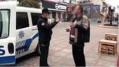 Kamuya açık alanda sigara içen ve maske takmayan kişiye ceza uygulandı Kamuya açık alanda sigara içen ve maske takmayan kişiye ceza uygulandı