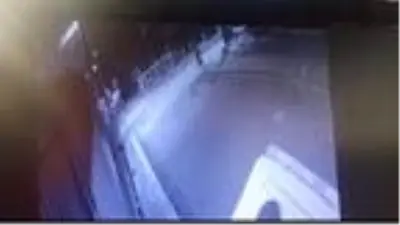 Kapkaç şüphelileri güvenlik kamerası görüntülerinden yakalandı Kapkaç şüphelileri güvenlik kamerası görüntülerinden yakalandı