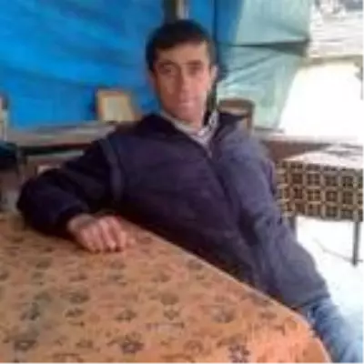 Kestiği ağacın altında kalıp, hayatını kaybetti Kestiği ağacın altında kalıp, hayatını kaybetti