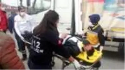 Kırmızı ışıkta iki kamyon çarpıştı: 1 yaralı Kırmızı ışıkta iki kamyon çarpıştı: 1 yaralı
