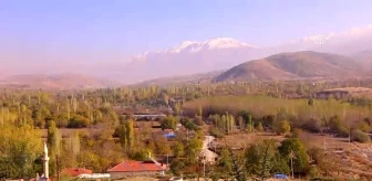 Son dakika haberleri... Konya'da sonbahar renkleri ve karlı dağlar büyüleyici manzaralar oluşturdu
