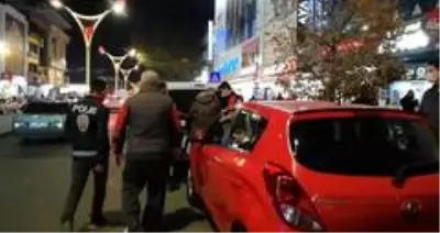 Son dakika: Maskeyi uygun takmadığı için yazılan cezaya tepki gösteren 1 kişi gözaltına alındı Son dakika: Maskeyi uygun takmadığı için yazılan cezaya tepki gösteren 1 kişi gözaltına alındı