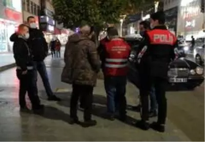 Son dakika: Maskeyi uygun takmadığı için yazılan cezaya tepki gösteren 1 kişi gözaltına alındı Son dakika: Maskeyi uygun takmadığı için yazılan cezaya tepki gösteren 1 kişi gözaltına alındı