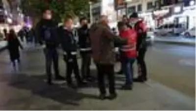 Son dakika: Maskeyi uygun takmadığı için yazılan cezaya tepki gösteren 1 kişi gözaltına alındı Son dakika: Maskeyi uygun takmadığı için yazılan cezaya tepki gösteren 1 kişi gözaltına alındı