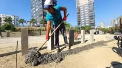 Mersin'de yeni asfalt ve kaldırım çalışmaları sürüyor Mersin'de yeni asfalt ve kaldırım çalışmaları sürüyor