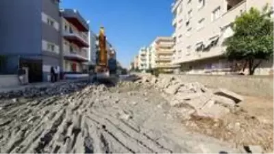 Mersin'de yeni asfalt ve kaldırım çalışmaları sürüyor Mersin'de yeni asfalt ve kaldırım çalışmaları sürüyor