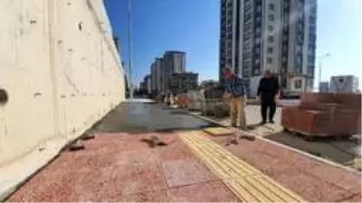 Mersin'de yeni asfalt ve kaldırım çalışmaları sürüyor Mersin'de yeni asfalt ve kaldırım çalışmaları sürüyor