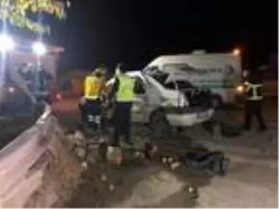 Misafirliğe giden ailenin içinde bulunduğu otomobil takla attı: 1 ölü, 2 yaralı Misafirliğe giden ailenin içinde bulunduğu otomobil takla attı: 1 ölü, 2 yaralı