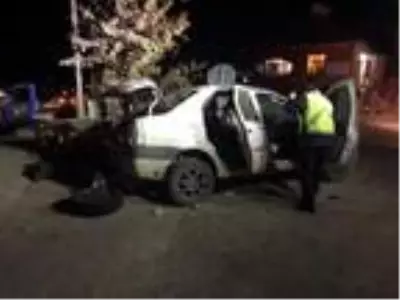 Misafirliğe giden ailenin içinde bulunduğu otomobil takla attı: 1 ölü, 2 yaralı Misafirliğe giden ailenin içinde bulunduğu otomobil takla attı: 1 ölü, 2 yaralı
