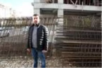 Müteahhit, pusuya yatıp hırsızı suçüstü yakaladı Müteahhit, pusuya yatıp hırsızı suçüstü yakaladı