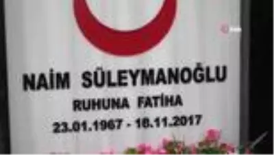 Naim Süleymanoğlu vefatının 3. yılında kabri başında anıldı Naim Süleymanoğlu vefatının 3. yılında kabri başında anıldı