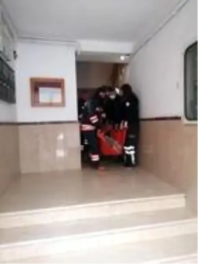 Ocakta unutulan yemek yandı, ev sahibi dumandan etkilendi Ocakta unutulan yemek yandı, ev sahibi dumandan etkilendi