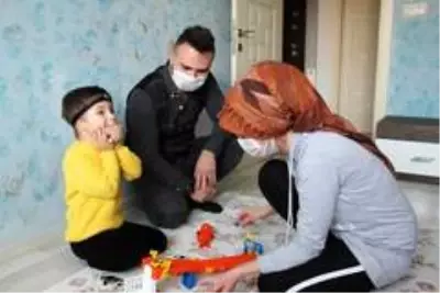 Oğlunun kulaklarına kavuşmasını isteyen baba: ' Mustafa Efe'nin yardım çağrısına kulak verin' Oğlunun kulaklarına kavuşmasını isteyen baba: ' Mustafa Efe'nin yardım çağrısına kulak verin'