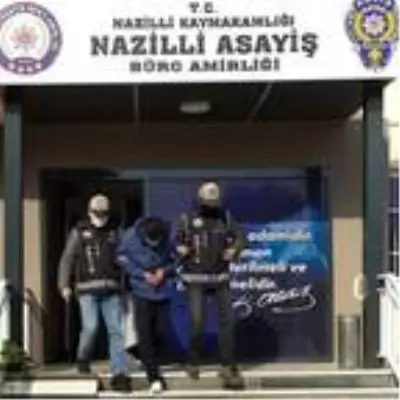 Otomobillerden hırsızlık yapan şüpheli suçüstü yakalandı Otomobillerden hırsızlık yapan şüpheli suçüstü yakalandı