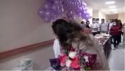 Prematüre olarak dünyaya geldi, 21 yıl sonra hemşiresiyle buluştu Prematüre olarak dünyaya geldi, 21 yıl sonra hemşiresiyle buluştu