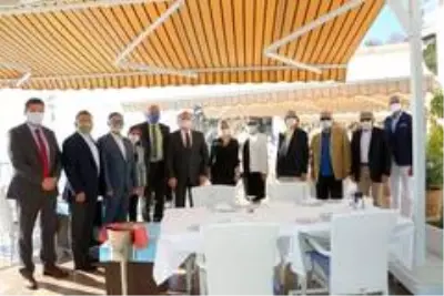 Rektör Özkan'dan güzel haber: 'Başkan Böcek'in taburcu olması 10 gün sürebilir' Rektör Özkan'dan güzel haber: 'Başkan Böcek'in taburcu olması 10 gün sürebilir'
